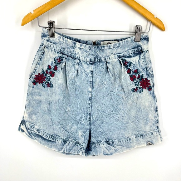 BELLFIELD Floral Embroidered High Waist Chambray Light Acid Wash Shorts Cotton - Picture 1 of 13